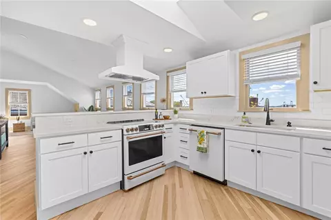 18 Barney St #3, Newport, RI 02840