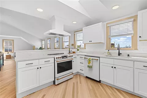 18 Barney St #3, Newport, RI 02840