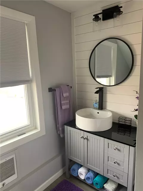 Bath - 213 Ottawa Ave, Warwick, RI 02889 photo 2 of 2
