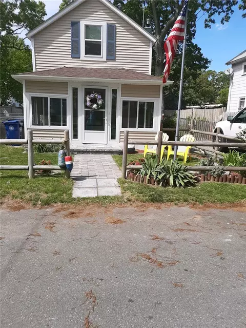 213 Ottawa Ave, Warwick, RI 02889