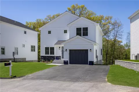 9 Stoneridge Rd, Smithfield, RI 02917