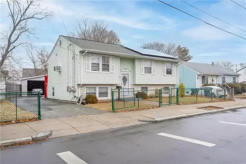 113 Robinson St, Providence, RI 02905