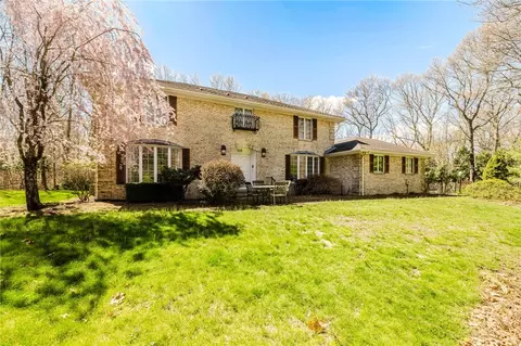 191 Fairway Dr, Seekonk, MA 02771