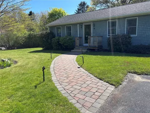 49 Auburn Rd, South Kingstown, RI 02879