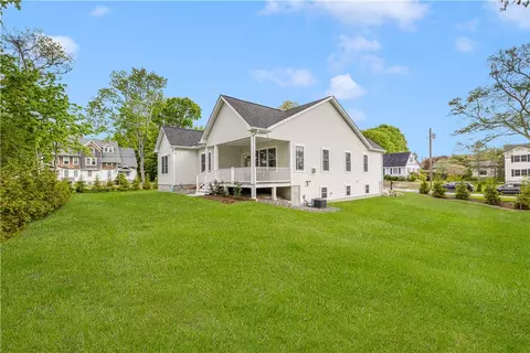 124 Oak St, South Kingstown, RI 02879