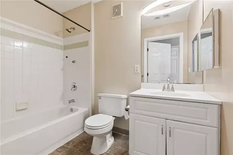 Bath - 114 Mill St #303, Woonsocket, RI 02895 photo 2 of 2