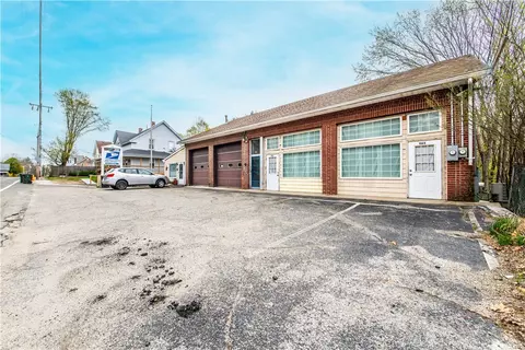 963 Victory Hwy, Mapleville, RI 02839