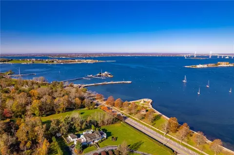 1 Harborview Dr, Newport, RI 02840