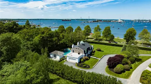 1 Harborview Dr, Newport, RI 02840