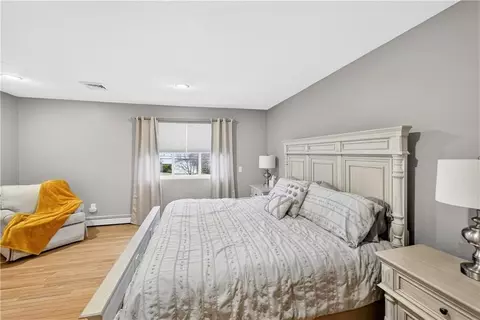 Bedroom - 82 Mohawk Trl, Cranston, RI 02921 photo 2 of 4