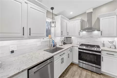 Kitchen - 82 Mohawk Trl, Cranston, RI 02921 photo 2 of 2