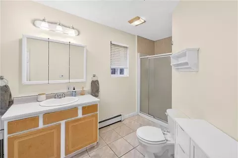 Bath - 82 Mohawk Trl, Cranston, RI 02921 photo 1 of 3