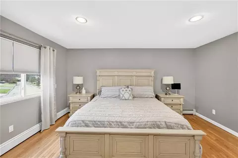 Bedroom - 82 Mohawk Trl, Cranston, RI 02921 photo 1 of 4
