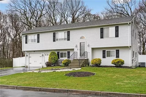 Exterior - 82 Mohawk Trl, Cranston, RI 02921 photo 2 of 4