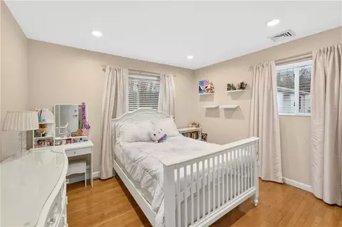 Bedroom - 82 Mohawk Trl, Cranston, RI 02921 photo 3 of 4