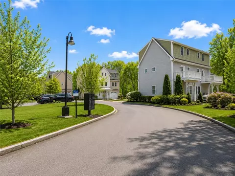 12 Park Ave #13, Narragansett, RI 02882
