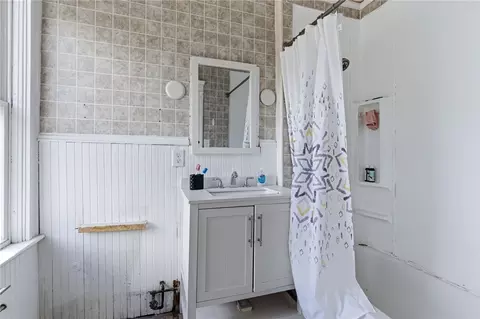 Bath - 651 Front St, Woonsocket, RI 02895 photo 4 of 4