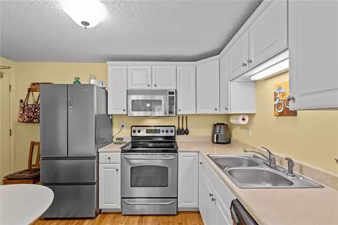 Kitchen - 4080 Post Rd #10, Warwick, RI 02886 photo 2 of 4