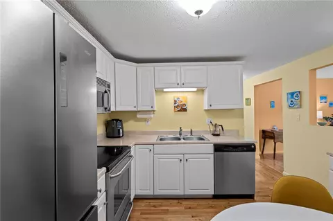 Kitchen - 4080 Post Rd #10, Warwick, RI 02886 photo 3 of 4