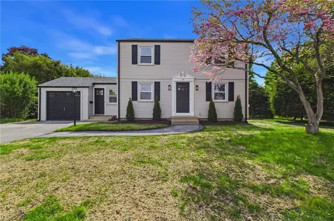 28 Eden Crest Dr, Cranston, RI 02920
