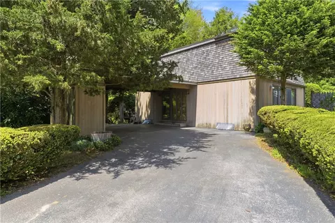 10 What Cheer Rd, Narragansett, RI 02882