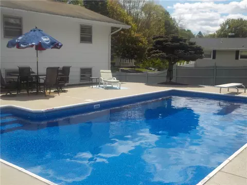 Exterior - 72 Wayne Rd, Woonsocket, RI 02895 photo 6 of 8