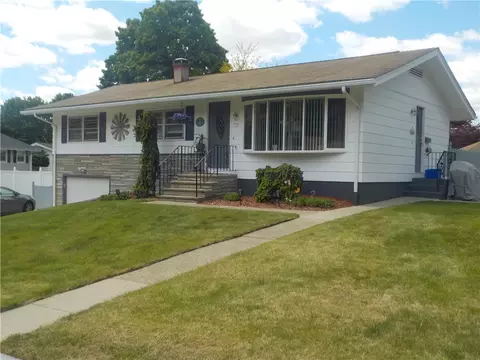 72 Wayne Rd, Woonsocket, RI 02895