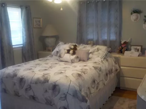 Bedroom - 72 Wayne Rd, Woonsocket, RI 02895 photo 2 of 2