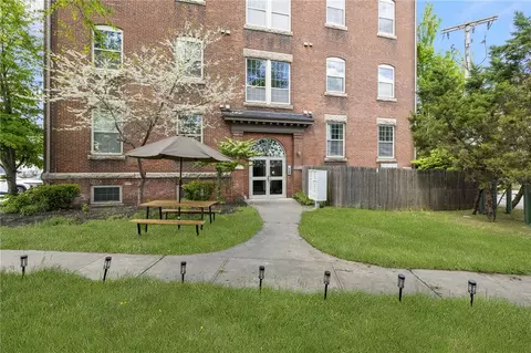 39 Webster St #101, Pawtucket, RI 02860
