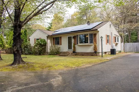 27 Club House Rd, Coventry, RI 02816