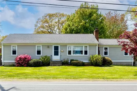 208 Sowams Rd, Barrington, RI 02806