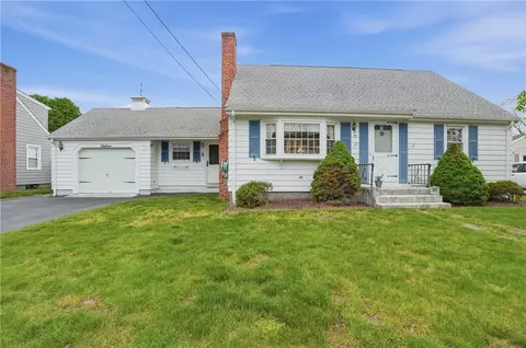 13 Peach Orchard Dr, Riverside, RI 02915