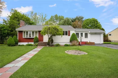 45 Barren Hill Dr, Warwick, RI 02886