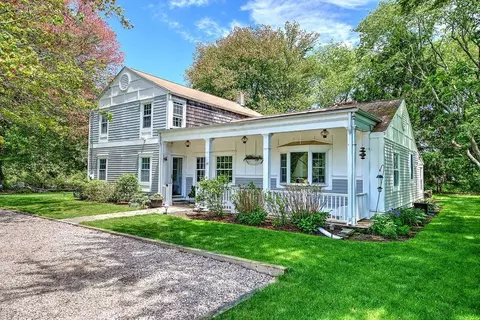 46 Channing Rd, Narragansett, RI 02882