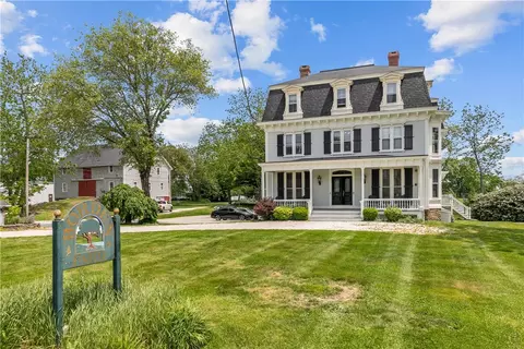 2951 E Main Rd #3, Portsmouth, RI 02871