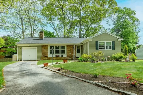 220 Alvin St, Warwick, RI 02886
