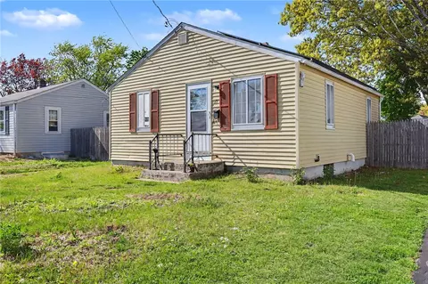 87 Easton Ave, Warwick, RI 02889