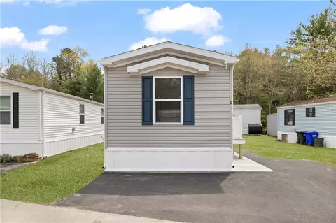 6 Foxtrot Dr, Charlestown, RI 02813