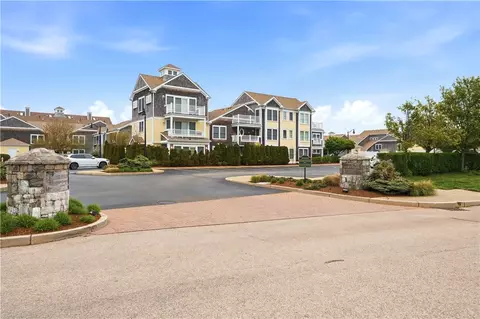 20 Narragansett Ave #210, Narragansett, RI 02882