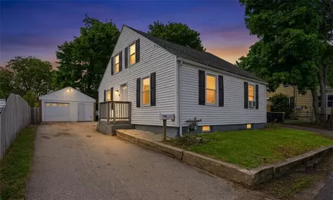 5 Maple Ave, Smithfield, RI 02917