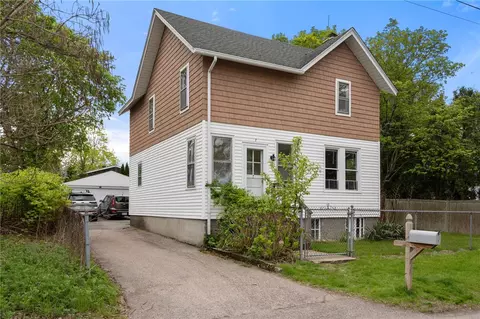 7 Clarke St, Jamestown, RI 02835