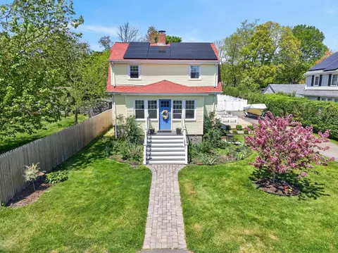 7 Verndale Cir, Bristol, RI 02809