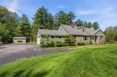 712 E Road Rd, Scituate, RI 02857