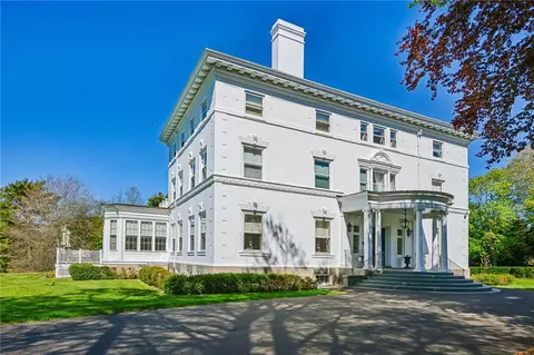 519 Bellevue Ave #2N, Newport, RI 02840