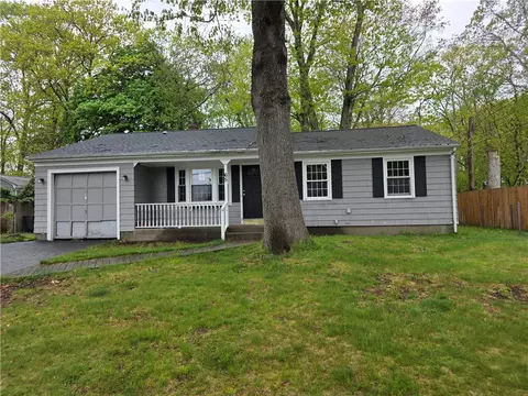 65 Ferncrest Dr, Riverside, RI 02915