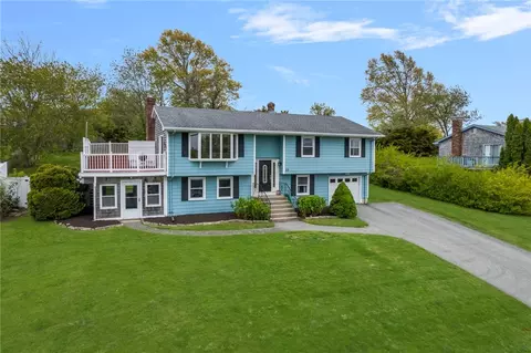 23 Algonquin Dr, Middletown, RI 02842