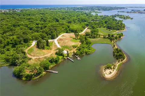 121 Kenyon Farm Lot Apt 1 Rd, Narragansett, RI 02882