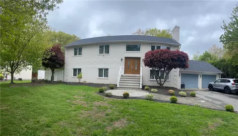 31 Wildflower Dr, Cranston, RI 02910