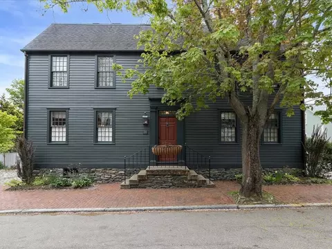 20 Willow St, Newport, RI 02840