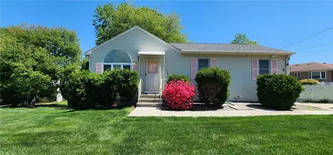 5 Barnes Ave, Johnston, RI 02919